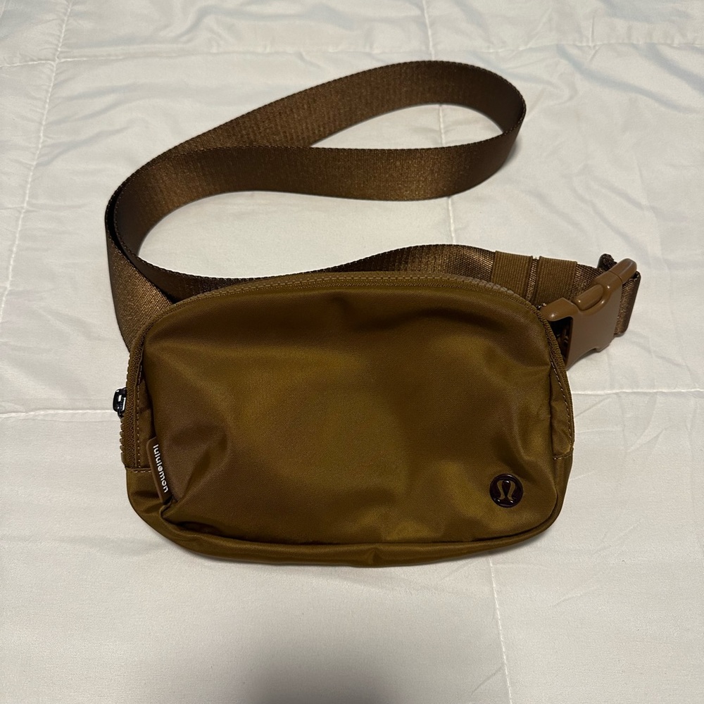 Lululemon Everywhere Belt Bag 1L